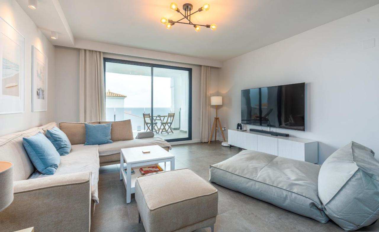 Luxurious Apartment With Sea Views Blue Suites B2-103 Манилва Экстерьер фото