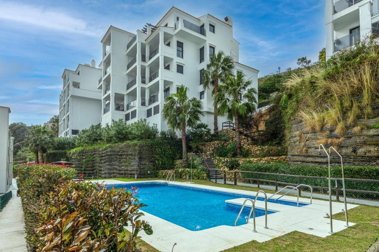 Luxurious Apartment With Sea Views Blue Suites B2-103 Манилва Экстерьер фото