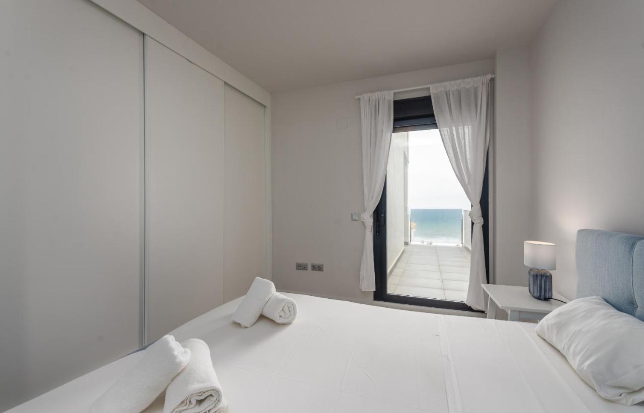 Luxurious Apartment With Sea Views Blue Suites B2-103 Манилва Экстерьер фото