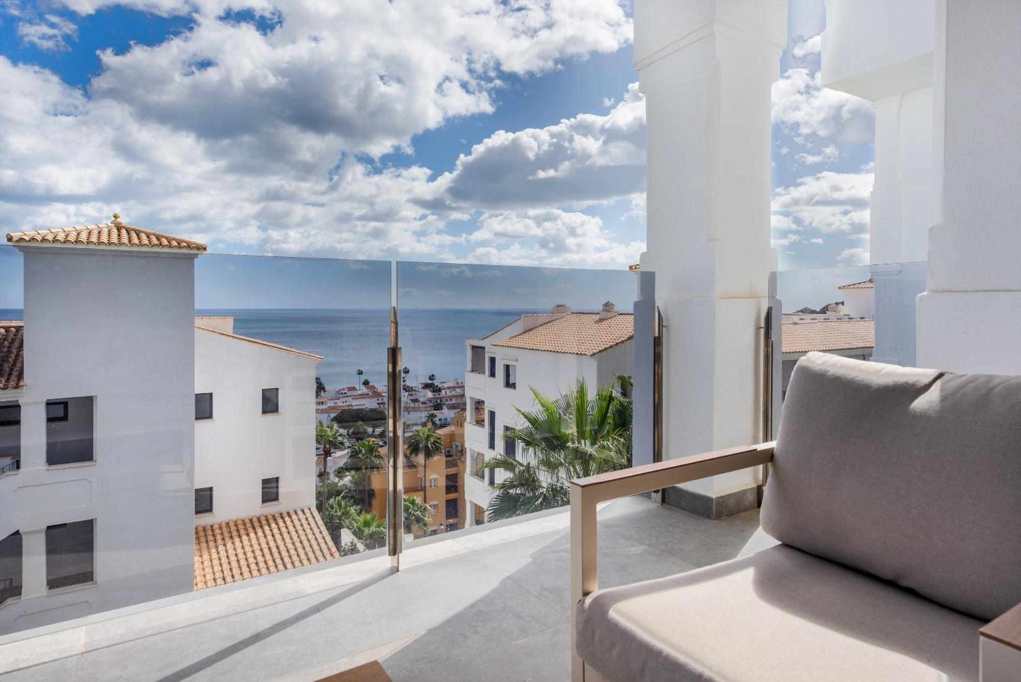Luxurious Apartment With Sea Views Blue Suites B2-103 Манилва Экстерьер фото
