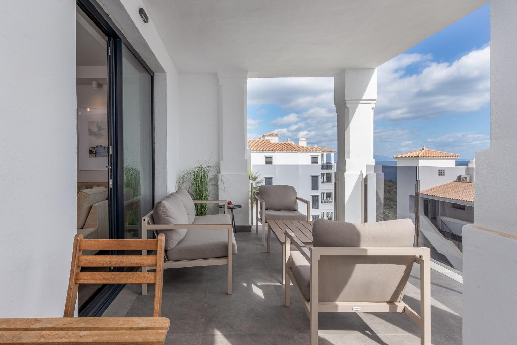 Luxurious Apartment With Sea Views Blue Suites B2-103 Манилва Экстерьер фото