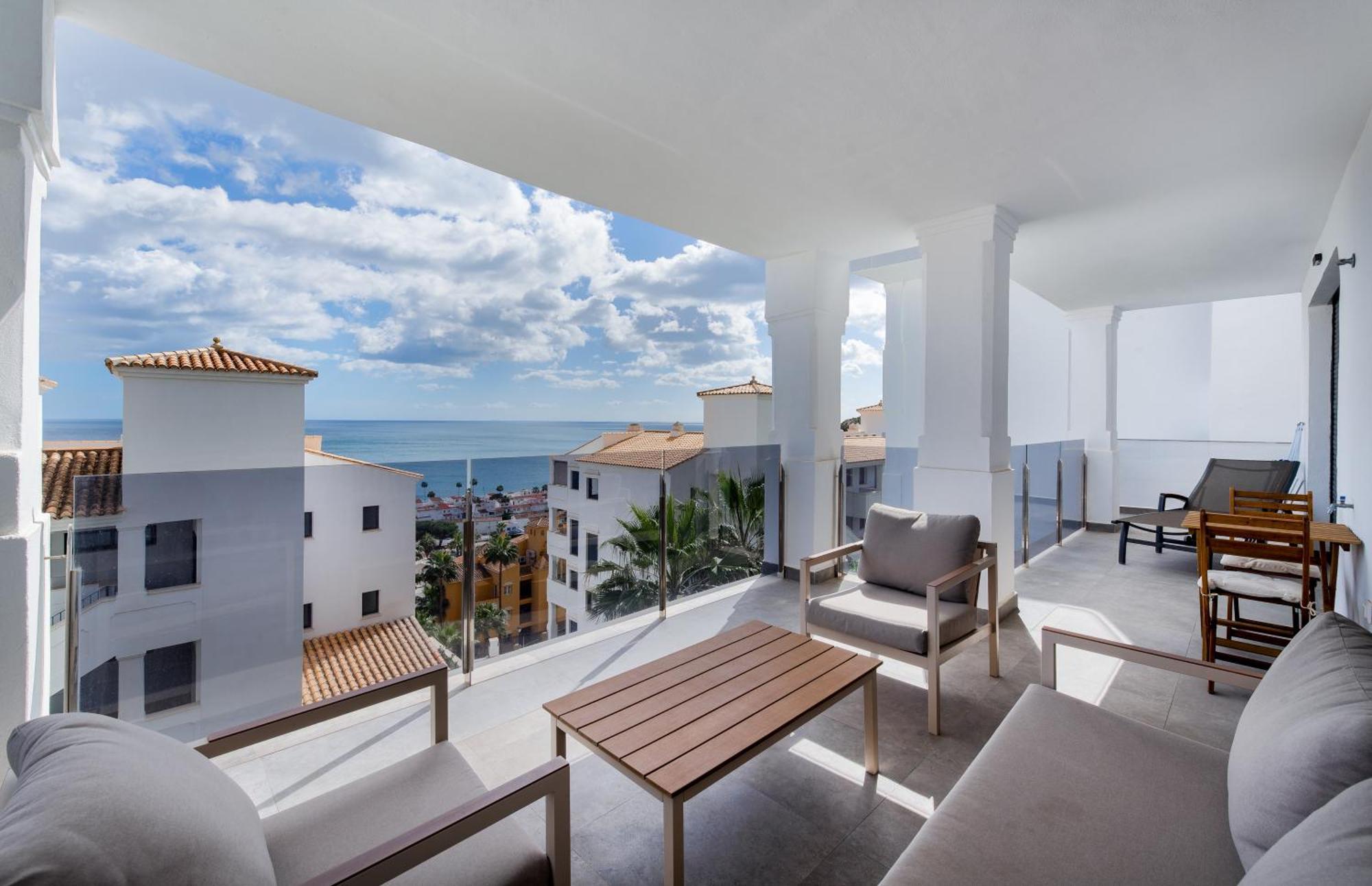 Luxurious Apartment With Sea Views Blue Suites B2-103 Манилва Экстерьер фото
